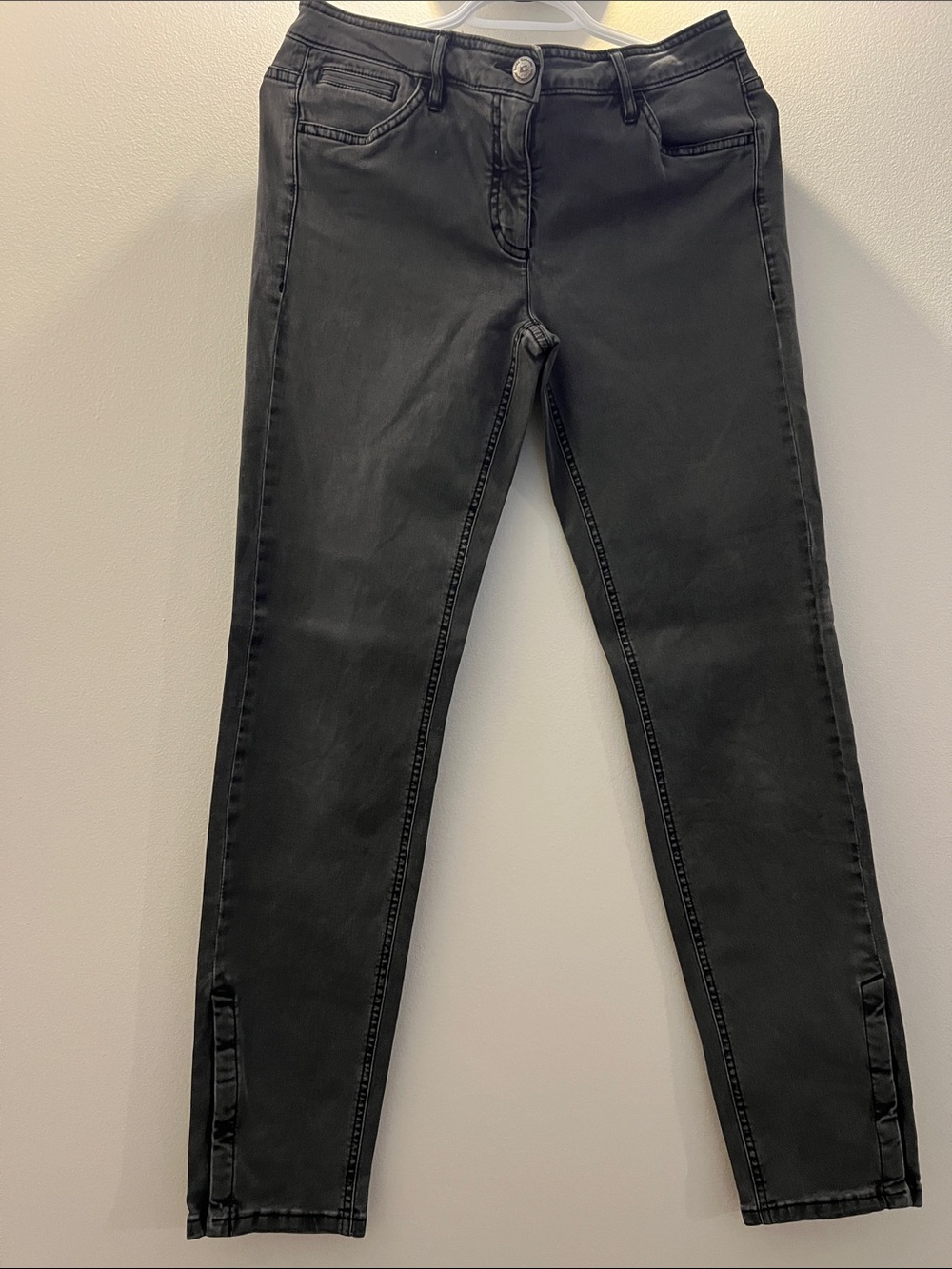High-Rise Black Skinny Jeans with Side Zip Ankle